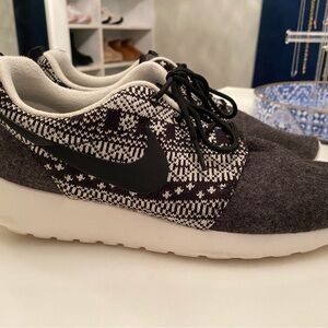 Nike Monochrome Knit Sneakers